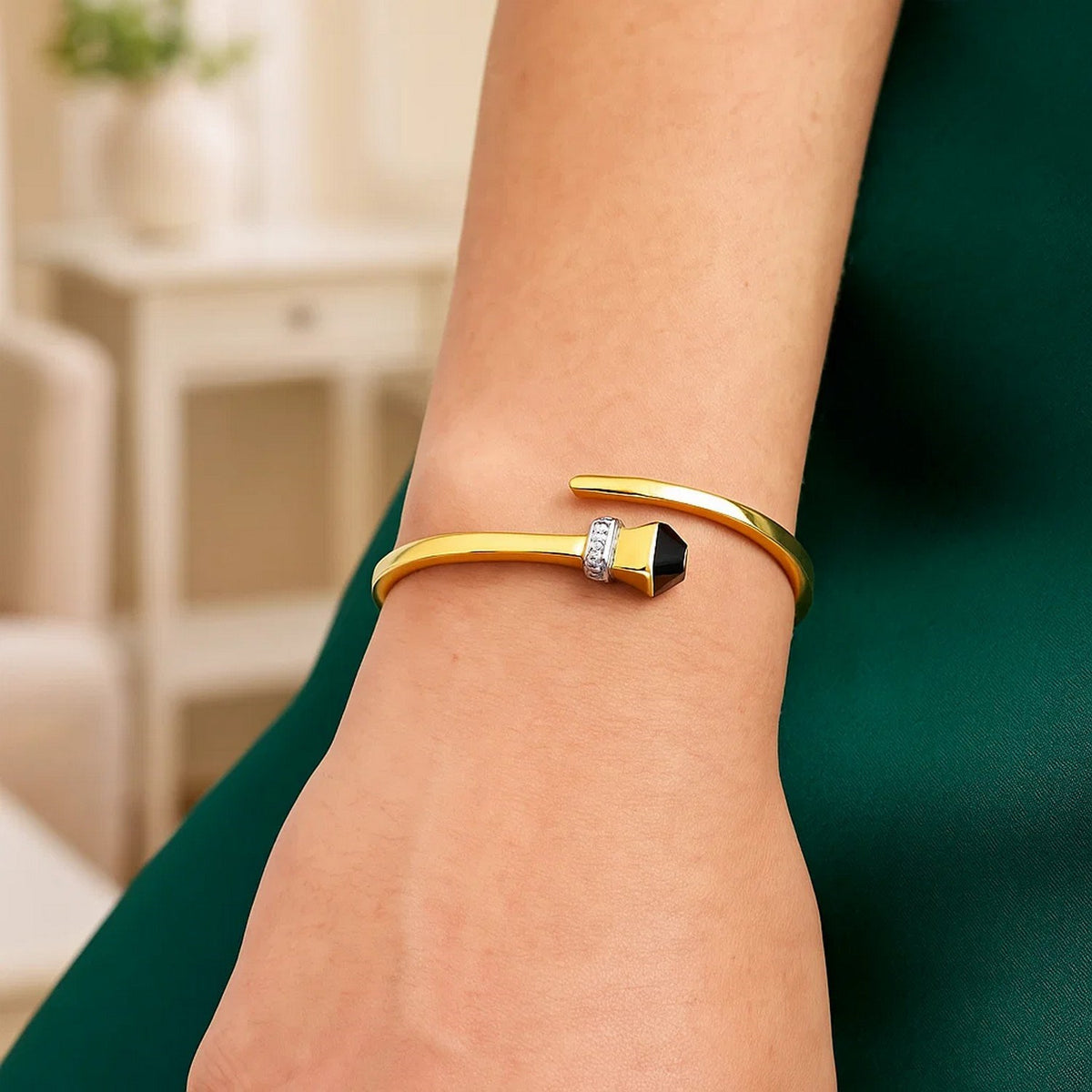 14k Yellow Gold Crossover Style Hinged Bangle Bracelet with Onyx (3.40 mm)